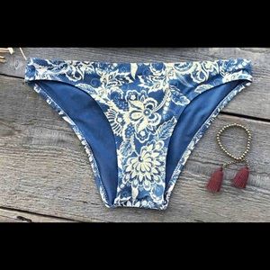 Cupshe- Seaside Windchime Floral Bikini bottoms